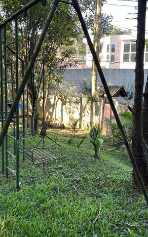 Casa à venda com 450m², 4 quartos e 2 vagas Casa à venda com 450m², 4 quartos e 2 vagasÁrea externa