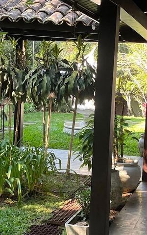 Casa à venda com 450m², 4 quartos e 2 vagas Casa à venda com 450m², 4 quartos e 2 vagasÁrea externa