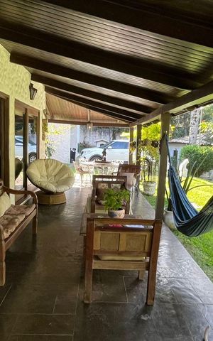 Casa à venda com 450m², 4 quartos e 2 vagas Casa à venda com 450m², 4 quartos e 2 vagasÁrea externa
