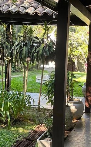 Casa à venda com 450m², 4 quartos e 2 vagas Casa à venda com 450m², 4 quartos e 2 vagasÁrea externa