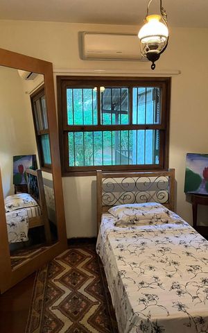 Casa à venda com 450m², 4 quartos e 2 vagas Casa à venda com 450m², 4 quartos e 2 vagasQuarto