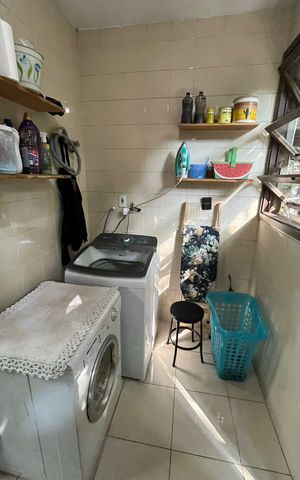 Casa à venda com 450m², 4 quartos e 2 vagas Casa à venda com 450m², 4 quartos e 2 vagasÁrea de serviço