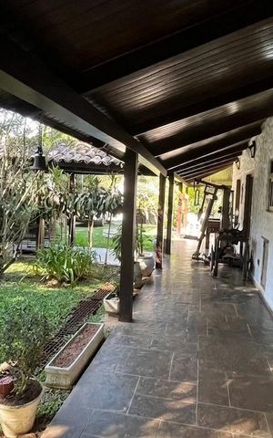 Casa à venda com 450m², 4 quartos e 2 vagas Casa à venda com 450m², 4 quartos e 2 vagasÁrea externa