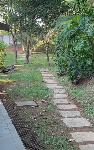 Casa à venda com 450m², 4 quartos e 2 vagas Casa à venda com 450m², 4 quartos e 2 vagasÁrea externa