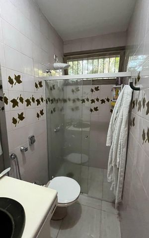 Casa à venda com 450m², 4 quartos e 2 vagas Casa à venda com 450m², 4 quartos e 2 vagasBanheiro