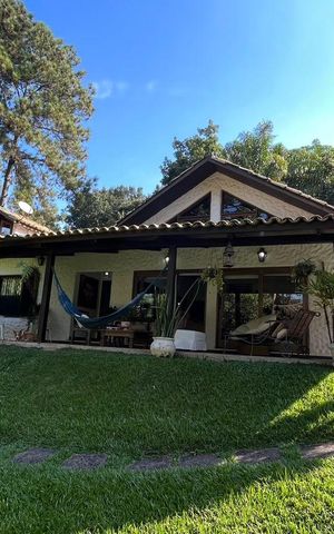 Casa à venda com 450m², 4 quartos e 2 vagas Casa à venda com 450m², 4 quartos e 2 vagasÁrea externa