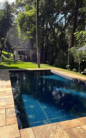 Casa à venda com 450m², 4 quartos e 2 vagas Casa à venda com 450m², 4 quartos e 2 vagasÁrea externa