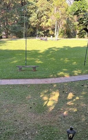 Casa à venda com 450m², 4 quartos e 2 vagas Casa à venda com 450m², 4 quartos e 2 vagasÁrea externa