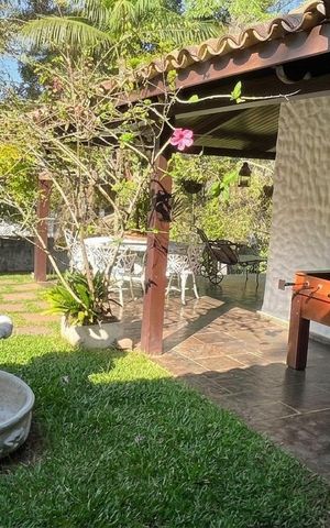 Casa à venda com 450m², 4 quartos e 2 vagas Casa à venda com 450m², 4 quartos e 2 vagasÁrea externa