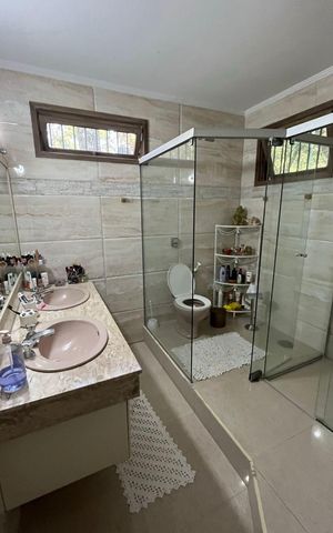 Casa à venda com 450m², 4 quartos e 2 vagas Casa à venda com 450m², 4 quartos e 2 vagasBanheiro