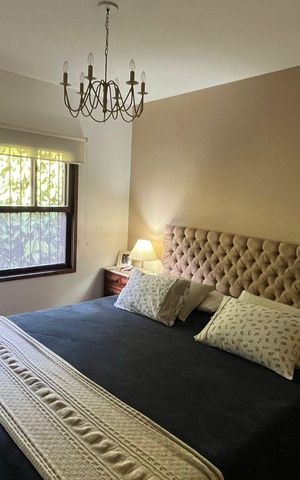 Casa à venda com 450m², 4 quartos e 2 vagas Casa à venda com 450m², 4 quartos e 2 vagasQuarto