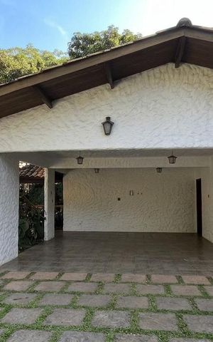 Casa à venda com 450m², 4 quartos e 2 vagas Casa à venda com 450m², 4 quartos e 2 vagasGaragem