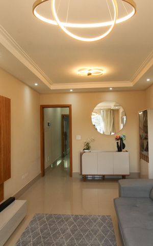 Casa à venda com 146m², 3 quartos e 2 vagas Casa à venda com 146m², 3 quartos e 2 vagasSala