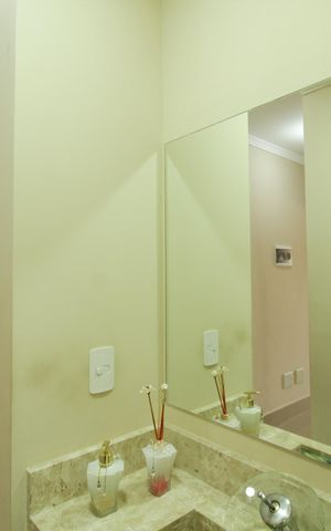 Casa à venda com 146m², 3 quartos e 2 vagas Casa à venda com 146m², 3 quartos e 2 vagasBanheiro