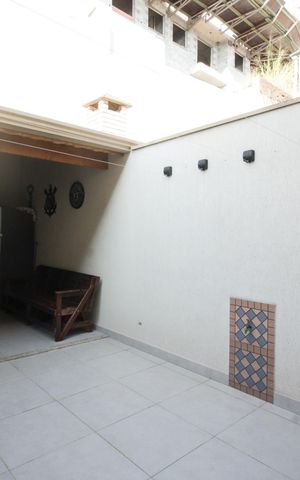Casa à venda com 146m², 3 quartos e 2 vagas Casa à venda com 146m², 3 quartos e 2 vagasQuintal