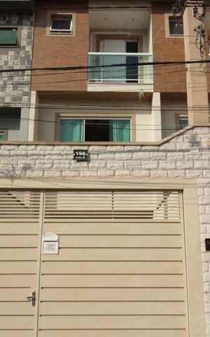 Casa à venda com 146m², 3 quartos e 2 vagas Casa à venda com 146m², 3 quartos e 2 vagasFachada