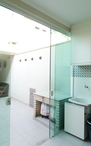 Casa à venda com 146m², 3 quartos e 2 vagas Casa à venda com 146m², 3 quartos e 2 vagasÁrea de Serviço