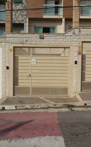 Casa à venda com 146m², 3 quartos e 2 vagas Casa à venda com 146m², 3 quartos e 2 vagasFachada