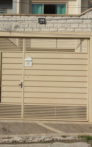 Casa à venda com 146m², 3 quartos e 2 vagas Casa à venda com 146m², 3 quartos e 2 vagasFachada