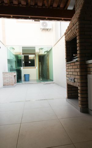Casa à venda com 146m², 3 quartos e 2 vagas Casa à venda com 146m², 3 quartos e 2 vagasQuintal