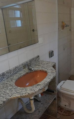 Casa à venda com 1100m², 5 quartos e 6 vagasBanheiro da Suíte 1