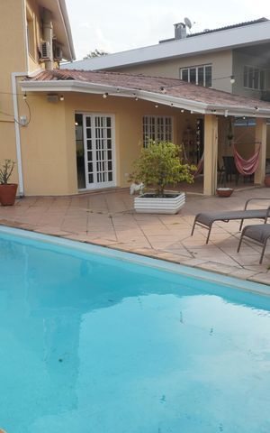 Casa de condomínio à venda com 540m², 4 quartos e 2 vagasPiscina