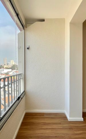Apartamento à venda com 70m², 3 quartos e 1 vaga Apartamento à venda com 70m², 3 quartos e 1 vagaVaranda