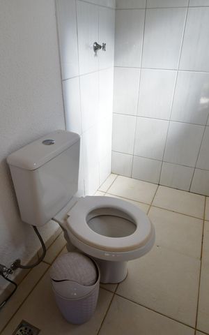 Casa de condomínio à venda com 292m², 5 quartos e 4 vagasBanheiro de serviço