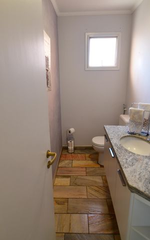 Casa de condomínio à venda com 292m², 5 quartos e 4 vagasLavabo