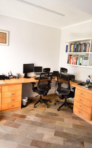 Casa de condomínio à venda com 292m², 5 quartos e 4 vagasEscritório