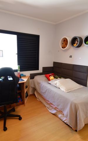 Casa de condomínio à venda com 292m², 5 quartos e 4 vagasQuarto 4