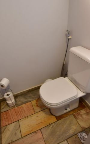 Casa de condomínio à venda com 292m², 5 quartos e 4 vagasLavabo