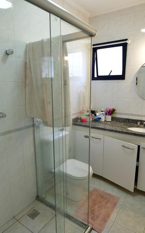 Casa de condomínio à venda com 292m², 5 quartos e 4 vagasBanheiro Social