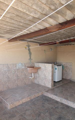 Casa para alugar com 20m², 1 quarto e sem vagaÁrea de Serviço