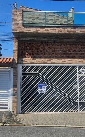 Casa à venda com 267m², 4 quartos e 6 vagas Casa à venda com 267m², 4 quartos e 6 vagasFachada