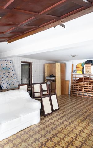 Casa à venda com 15000m², 4 quartos e 8 vagas Casa à venda com 15000m², 4 quartos e 8 vagasGaragem