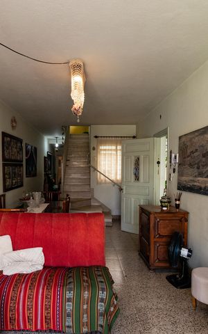 Casa à venda com 250m², 5 quartos e 2 vagas Casa à venda com 250m², 5 quartos e 2 vagasSala