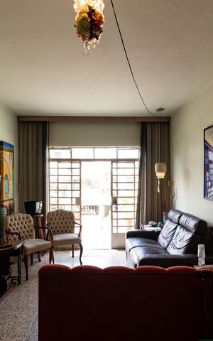 Casa à venda com 250m², 5 quartos e 2 vagas Casa à venda com 250m², 5 quartos e 2 vagasSala