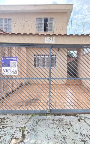 Casa à venda com 125m², 2 quartos e 2 vagas Casa à venda com 125m², 2 quartos e 2 vagasFachada