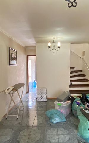 Casa à venda com 125m², 2 quartos e 2 vagas Casa à venda com 125m², 2 quartos e 2 vagasSala