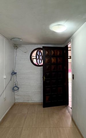 Casa à venda com 253m², 5 quartos e 3 vagasEscritório