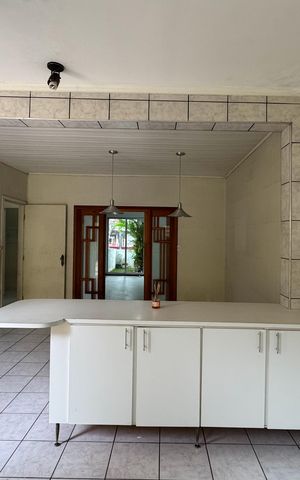 Casa à venda com 253m², 5 quartos e 3 vagasCozinha 