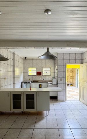 Casa à venda com 253m², 5 quartos e 3 vagasCozinha 