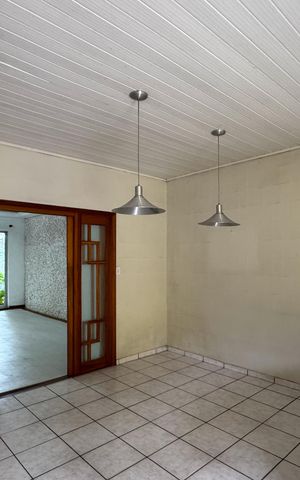 Casa à venda com 253m², 5 quartos e 3 vagasCozinha 