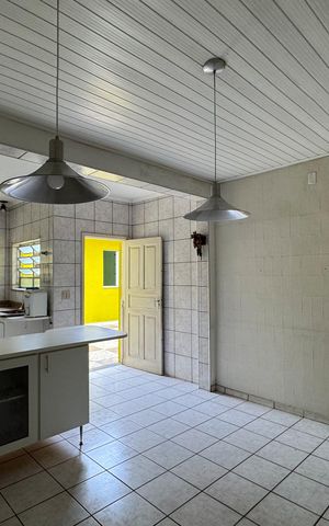 Casa à venda com 253m², 5 quartos e 3 vagasCozinha 