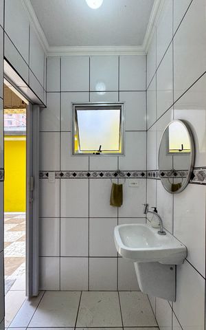 Casa à venda com 253m², 5 quartos e 3 vagasBanheiro de serviço