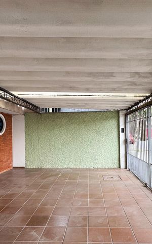 Casa à venda com 253m², 5 quartos e 3 vagasGaragem