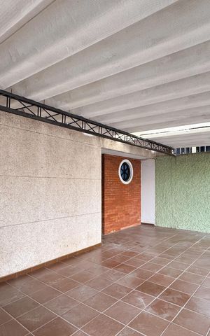 Casa à venda com 253m², 5 quartos e 3 vagasGaragem