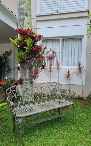 Casa de condomínio à venda com 240m², 3 quartos e 4 vagas