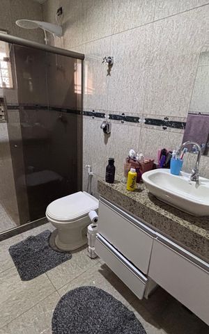 Casa de condomínio para alugar com 618m², 4 quartos e 4 vagas Casa de condomínio para alugar com 618m², 4 quartos e 4 vagasBanheiro do Quarto 1
